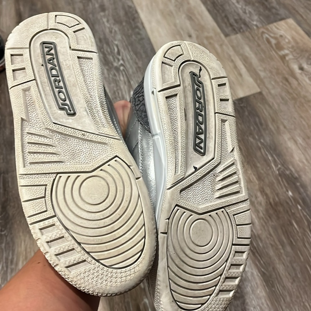 Silver Jordan Retro - Picture 3 of 6